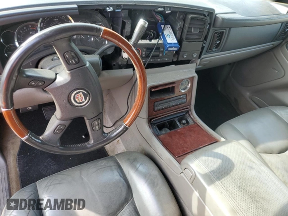 2006 Cadillac Escalade z VIN 1GYEK63N76R136618, wystawiony jako Copart lot #58990945 z przebiegiem Nie podano mil oraz Czysty tytuł • Clean title. Historia ofert i sprzedaży dostępna na DreamBid. Obrazek 8.