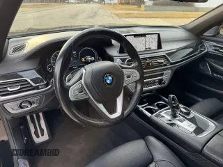 2017 BMW 7 Series ALPINA B7 xDrive z VIN WBA7F2C51HG421516, wystawiony jako Copart lot #61215705 z przebiegiem 87 765 mil mil oraz Czysty tytuł • Clean title. Historia ofert i sprzedaży dostępna na DreamBid. Obrazek 9.