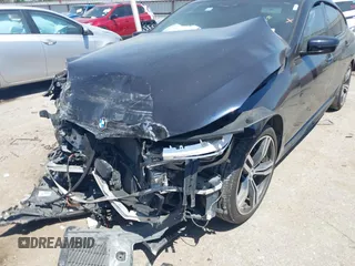 2018 BMW 6 Series 640i xDrive z VIN WBAJV6C59JBJ99570, wystawiony jako IAAI lot #42010826 z przebiegiem 85 922 mil mil oraz . Historia ofert i sprzedaży dostępna na DreamBid. Obrazek 6.