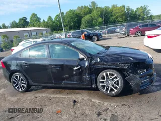 2017 Volvo S60 Dynamic z VIN YV140MTL2H2437104, wystawiony jako IAAI lot #42398891 z przebiegiem 78 162 mil mil oraz . Historia ofert i sprzedaży dostępna na DreamBid. Obrazek 6.