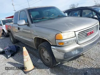 2000 GMC New Sierra 1500 SLE with VIN 1GTEK19V9YE399395, listed as a IAAI auction lot 41507710 with 266,777 mi miles. Bid and sale history available at carsss.com. Image 1.