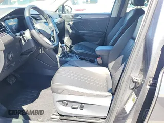 2024 Volkswagen Tiguan SE z VIN 3VV3B7AX7RM106937, wystawiony jako IAAI lot #42845192 z przebiegiem 32 134 mil mil oraz . Historia ofert i sprzedaży dostępna na DreamBid. Obrazek 12.