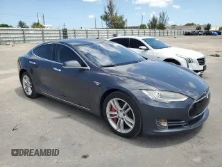 2014 Tesla Model S 60 with VIN 5YJSA1S13EFP63432, listed as a Copart auction lot 56706195 with 114,671 mi miles and Clean Title. Bid and sale history available at DreamBid. Image 4.