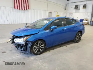 2021 Nissan Versa SV z VIN 3N1CN8EV6ML828888, wystawiony jako Copart lot #62942495 z przebiegiem 38 723 mil mil oraz Czysty tytuł • Clean title. Historia ofert i sprzedaży dostępna na DreamBid. Obrazek 1.