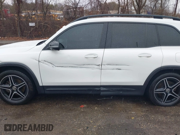 2023 Mercedes-Benz GLB 250 с VIN W1N4M4HB9PW308660, выставлен на аукционе IAAI как лот 41864309 с пробегом 32 542 миль миль и . История ставок и продаж доступна на DreamBid. Изображение 15.