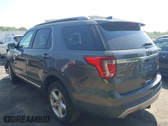 2017 Ford Explorer XLT z VIN 1FM5K8DH2HGD94422, wystawiony jako IAAI lot #42061496 z przebiegiem 104 808 mil mil oraz . Historia ofert i sprzedaży dostępna na DreamBid. Obrazek 3.