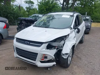 2013 Ford Escape SE z VIN 1FMCU0G95DUC11906, wystawiony jako IAAI lot #42367480 z przebiegiem 149 173 mil mil oraz . Historia ofert i sprzedaży dostępna na DreamBid. Obrazek 2.