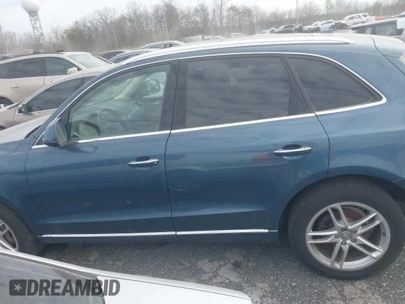 2015 Audi Q5 Premium Plus with VIN WA1LFAFP0FA074585, listed as a IAAI auction lot 41604684 with 67,655 mi miles. Bid and sale history available at carsss.com. Image 14.