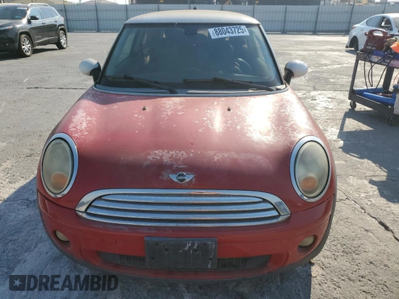 2008 MINI Hardtop with VIN WMWMF33558TT65502, listed as a Copart auction lot 88043725 with 117,241 mi miles and Salvage Title. Bid and sale history available at DreamBid. Image 5.