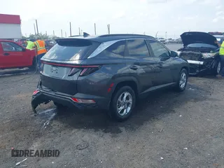 2022 Hyundai Tucson SEL z VIN 5NMJB3AE7NH064439, wystawiony jako IAAI lot #42123649 z przebiegiem 98 181 mil mil oraz . Historia ofert i sprzedaży dostępna na DreamBid. Obrazek 4.