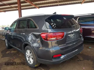 2019 Kia Sorento LX z VIN 5XYPGDA32KG439966, wystawiony jako IAAI lot #42046846 z przebiegiem 101 592 mil mil oraz . Historia ofert i sprzedaży dostępna na DreamBid. Obrazek 19.