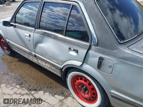1983 Honda Civic z VIN JHMST3433DS003988, wystawiony jako IAAI lot #42069678 z przebiegiem 155 104 mil mil oraz . Historia ofert i sprzedaży dostępna na DreamBid. Obrazek 6.