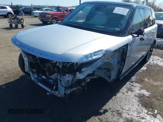 2024 Land Rover Range Rover SE z VIN SALKP9FU9RA216190, wystawiony jako IAAI lot #41877509 z przebiegiem 8171 mil mil oraz . Historia ofert i sprzedaży dostępna na DreamBid. Obrazek 6.