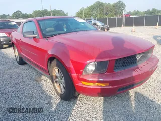 2008 Ford Mustang Deluxe z VIN 1ZVHT80N085207259, wystawiony jako IAAI lot #42576121 z przebiegiem 122 089 mil mil oraz . Historia ofert i sprzedaży dostępna na DreamBid. Obrazek 1.