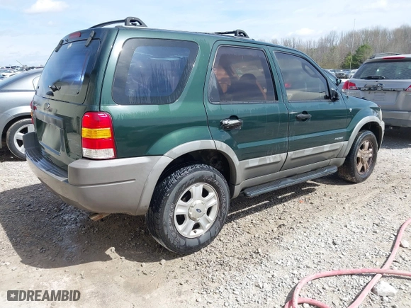 2001 Ford Escape XLT with VIN 1FMYU03141KB92083, listed as a IAAI auction lot 41840250 with 221,444 mi miles. Bid and sale history available at carsss.com. Image 4.
