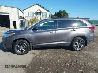 2019 Toyota Highlander LE with VIN 5TDBZRFH0KS960077, listed as a IAAI auction lot 41222178 with 125,800 mi miles and . Bid and sale history available at DreamBid. Image 6.