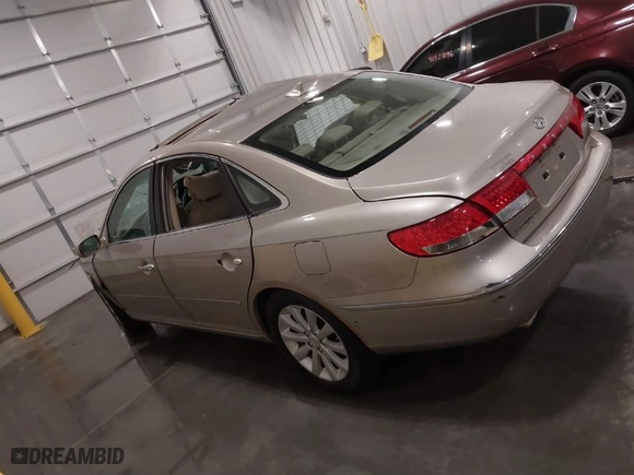 2009 Hyundai Azera GLS with VIN KMHFC46D39A360840, listed as a IAAI auction lot 41441715 with 59,991 mi miles. Bid and sale history available at carsss.com. Image 15.