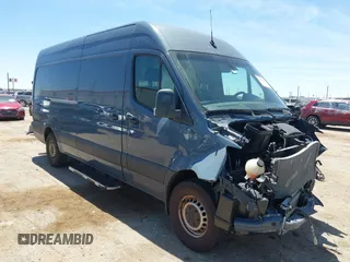 2019 Mercedes-Benz Sprinter Cargo z VIN WD4PF1CD8KP126799, wystawiony jako IAAI lot #42071008 z przebiegiem 115 802 mil mil oraz . Historia ofert i sprzedaży dostępna na DreamBid. Obrazek 1.