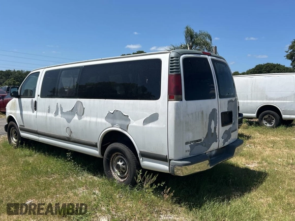 2002 Chevrolet Express with VIN 1GAHG39R921243538, listed as a Copart auction lot 55530615 with 512,936 mi miles and Clean Title. Bid and sale history available at carsss.com. Image 4.
