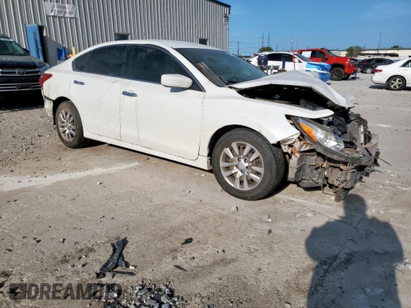 2018 Nissan Altima S with VIN 1N4AL3APXJC299981, listed as a Copart auction lot 51082245 with 62,442 mi miles and Salvage Title. Bid and sale history available at DreamBid. Image 4.