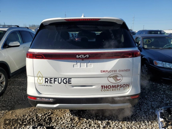 2024 Kia Carnival LX with VIN KNDNB4H32R6432704, listed as a Copart auction lot 84153374 with 9,137 mi miles and Salvage Title. Bid and sale history available at carsss.com. Image 6.