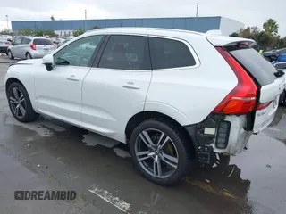 2018 Volvo XC60 Momentum z VIN YV4102RK6J1008472, wystawiony jako IAAI lot #41789008 z przebiegiem 64 123 mil mil oraz . Historia ofert i sprzedaży dostępna na DreamBid. Obrazek 3.