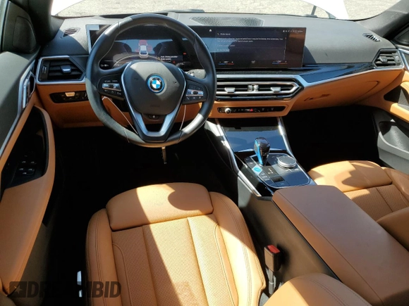 2023 BMW i4 eDrive40 z VIN WBY73AW05PFN75140, wystawiony jako Copart lot #51791515 z przebiegiem 28 426 mil mil oraz Szkody całkowita. Historia ofert i sprzedaży dostępna na DreamBid. Obrazek 8.