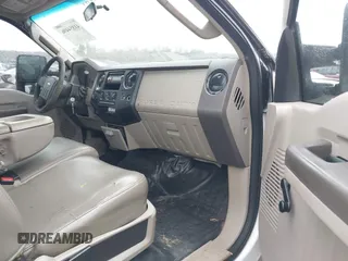 2008 Ford F-250 XL z VIN 1FTSF21RX8EE28091, wystawiony jako IAAI lot #41854496 z przebiegiem 221 483 mil mil oraz . Historia ofert i sprzedaży dostępna na DreamBid. Obrazek 5.