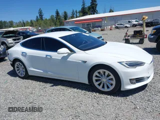2016 Tesla Model S 90D z VIN 5YJSA1E29GF160332, wystawiony jako IAAI lot #42593749 z przebiegiem 92 702 mil mil oraz . Historia ofert i sprzedaży dostępna na DreamBid. Obrazek 14.