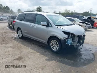 2013 Toyota Sienna XLE AAS with VIN 5TDYK3DC5DS380796, listed as a IAAI auction lot 41910301 with 205,514 mi miles. Bid and sale history available at carsss.com. Image 1.