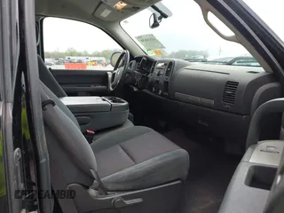 2009 Chevrolet Silverado 1500 LT with VIN 1GCEK29079Z199152, listed as a IAAI auction lot 41934658 with 129,864 mi miles. Bid and sale history available at carsss.com. Image 5.