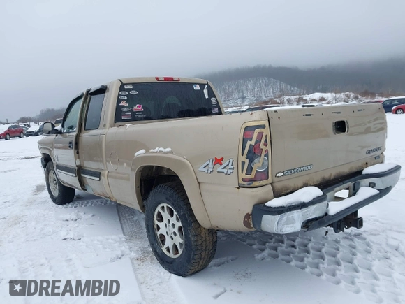 2005 Chevrolet Silverado 1500 with VIN 1GCEK19V75E150685, listed as a IAAI auction lot 41431129 with 254,224 mi miles. Bid and sale history available at carsss.com. Image 3.