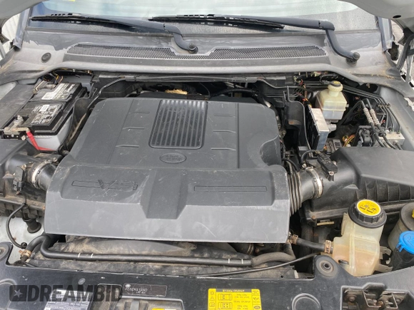 2010 Land Rover LR4 HSE with VIN SALAM2D40AA525XXX, listed as a Copart auction lot 63040085 with 119,198 mi miles and Clean title. Bid and sale history available at DreamBid. Image 7.