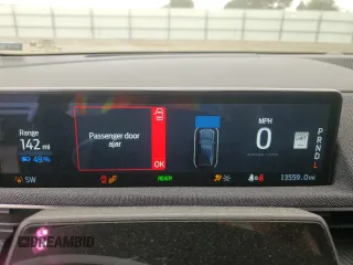 2022 Ford Mustang Mach-E Premium z VIN 3FMTK3SU8NMA43722, wystawiony jako Copart lot #62332945 z przebiegiem 13 559 mil mil oraz Szkoda całkowita • Salvage title. Historia ofert i sprzedaży dostępna na DreamBid. Obrazek 9.