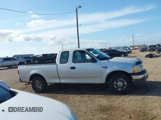 1999 Ford F-250 z VIN 2FTRX27L3XCA14587, wystawiony jako IAAI lot #42022998 z przebiegiem Nie podano mil oraz . Historia ofert i sprzedaży dostępna na DreamBid. Obrazek 13.