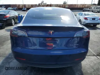 2018 Tesla Model 3 Long Range Battery z VIN 5YJ3E1EB4JF083983, wystawiony jako Copart lot #45250445 z przebiegiem 61 042 mil mil oraz Szkoda całkowita • Salvage title. Historia ofert i sprzedaży dostępna na DreamBid. Obrazek 6.