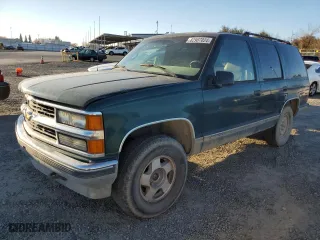 1995 Chevrolet Tahoe with VIN 1GNEK13K0SJ445250, listed as a Copart auction lot 82987024 with 125,517 mi miles and Salvage Title. Bid and sale history available at carsss.com. Image 1.