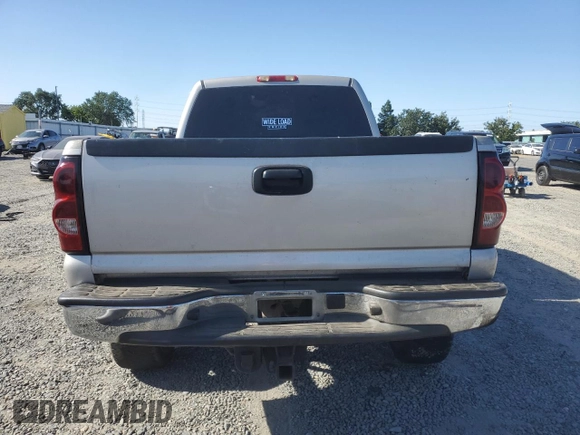 2005 GMC Sierra 2500HD SLE z VIN 1GTHK23205F973907, wystawiony jako Copart lot #57699575 z przebiegiem 229 412 mil mil oraz Szkoda całkowita • Salvage title. Historia ofert i sprzedaży dostępna na DreamBid. Obrazek 6.