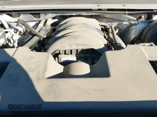 2018 Chevrolet Suburban LT z VIN 1GNSCHKC8JR111552, wystawiony jako IAAI lot #38250325 z przebiegiem 167 166 mil mil oraz . Historia ofert i sprzedaży dostępna na DreamBid. Obrazek 19.