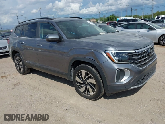 2024 Volkswagen Atlas SE z VIN 1V2HR2CA8RC563655, wystawiony jako IAAI lot #42586812 z przebiegiem 36 426 mil mil oraz . Historia ofert i sprzedaży dostępna na DreamBid. Obrazek 1.