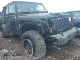2008 Jeep Wrangler Unlimited X z VIN 1J4GA39138L641138, wystawiony jako IAAI lot #42376300 z przebiegiem 215 026 mil mil oraz . Historia ofert i sprzedaży dostępna na DreamBid. Obrazek 13.