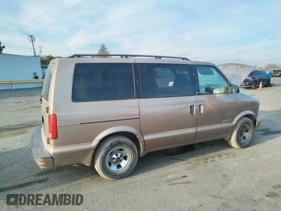 1998 GMC Safari z VIN 1GKDM19W8WB504543, wystawiony jako Copart lot #84896104 z przebiegiem Nie podano mil oraz Szkody całkowita. Historia ofert i sprzedaży dostępna na DreamBid. Obrazek 3.
