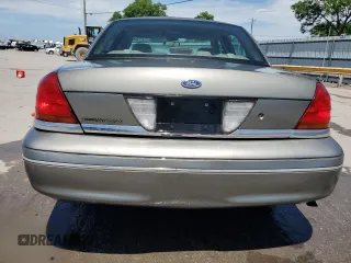 2003 Ford Crown Victoria LX z VIN 2FAFP74W43X123583, wystawiony jako Copart lot #57677555 z przebiegiem 185 336 mil mil oraz Szkoda całkowita • Salvage title. Historia ofert i sprzedaży dostępna na DreamBid. Obrazek 6.
