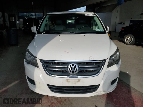2011 Volkswagen Routan SE with VIN 2V4RW3DG7BR717718, listed as a Copart auction lot 63480915 with 271,938 mi miles and Salvage title. Bid and sale history available at DreamBid. Image 5.