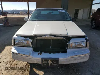 1997 Lincoln Town Car Signature z VIN 1LNLM82W9VY633666, wystawiony jako Copart lot #45396215 z przebiegiem 100 182 mil mil oraz Szkoda całkowita • Salvage title. Historia ofert i sprzedaży dostępna na DreamBid. Obrazek 5.
