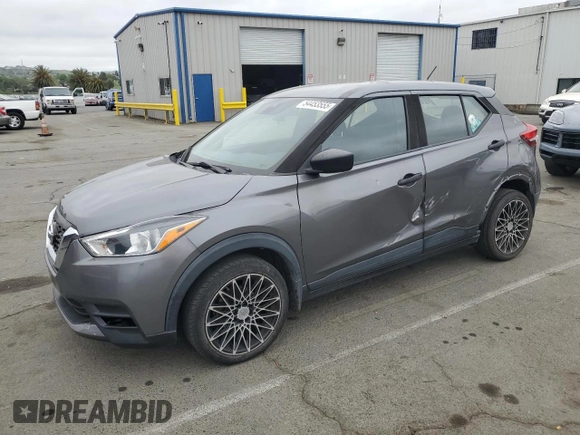 2020 Nissan Kicks S z VIN 3N1CP5BV4LL523594, wystawiony jako Copart lot #54453555 z przebiegiem 67 361 mil mil oraz Szkoda całkowita • Salvage title. Historia ofert i sprzedaży dostępna na DreamBid. Obrazek 1.