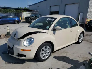 2008 Volkswagen Beetle S z VIN 3VWPW31C28M517135, wystawiony jako Copart lot #53146495 z przebiegiem 13 867 mil mil oraz Szkody całkowita. Historia ofert i sprzedaży dostępna na DreamBid. Obrazek 1.