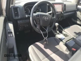 2023 Nissan Frontier S z VIN 1N6ED1CLXPN631662, wystawiony jako Copart lot #55935545 z przebiegiem 31 500 mil mil oraz Szkoda całkowita • Salvage title. Historia ofert i sprzedaży dostępna na DreamBid. Obrazek 8.