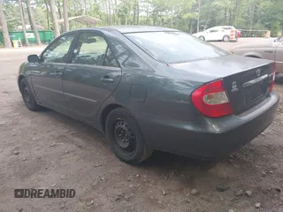 2002 Toyota Camry LE z VIN 4T1BE32K12U619689, wystawiony jako IAAI lot #42222078 z przebiegiem 216 591 mil mil oraz . Historia ofert i sprzedaży dostępna na DreamBid. Obrazek 3.
