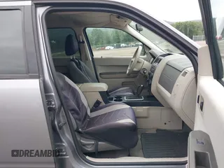 2008 Ford Escape XLS z VIN 1FMCU02Z48KC24526, wystawiony jako IAAI lot #42605206 z przebiegiem 119 311 mil mil oraz . Historia ofert i sprzedaży dostępna na DreamBid. Obrazek 5.